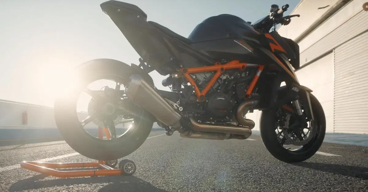 KTM 1390 Super Duke R: Come nasce una "Bestia" 4.0!