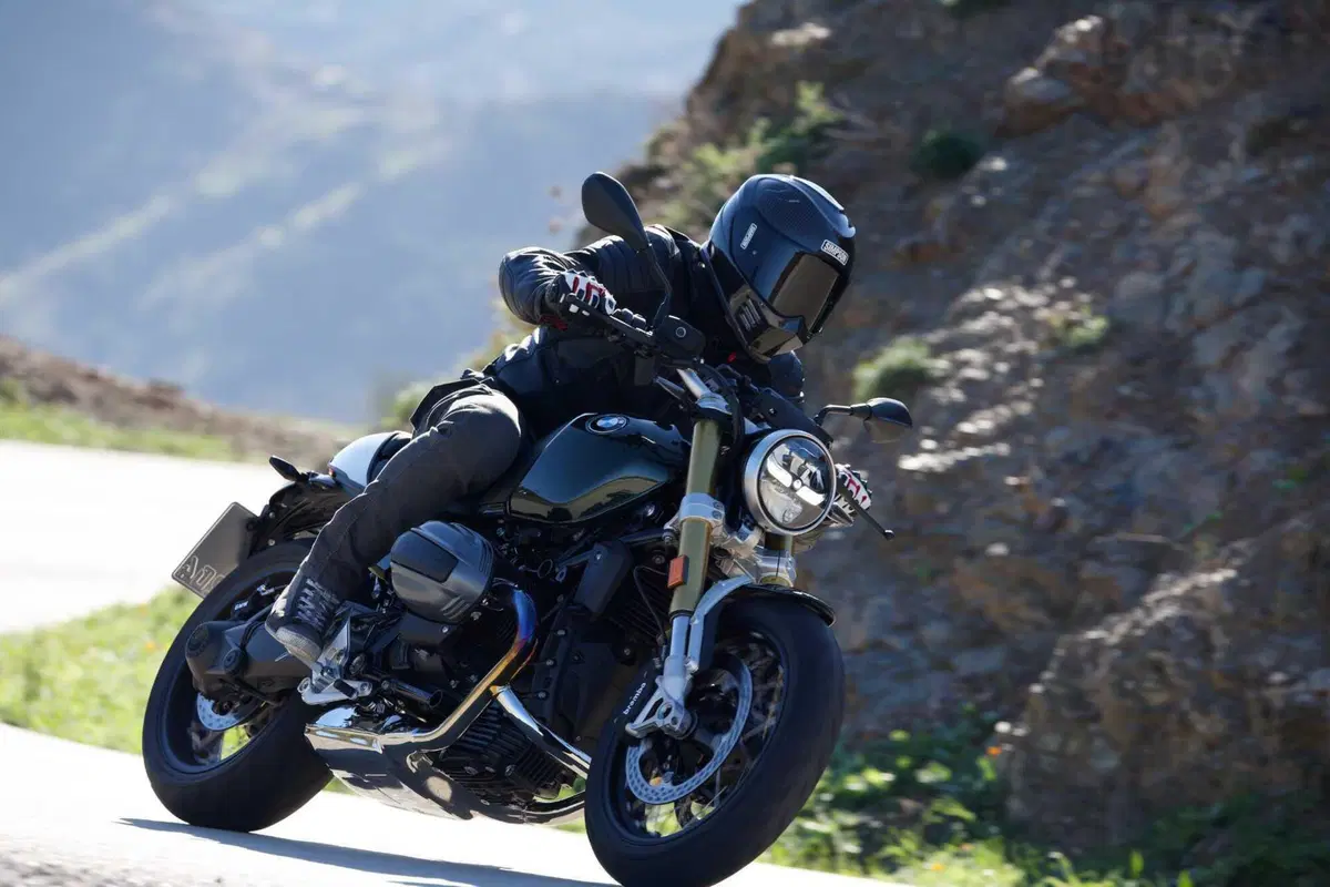 BMW R 12 nineT: stile e prestazioni. La nostra prova, pregi e difetti [VIDEO E GALLERY] (12)