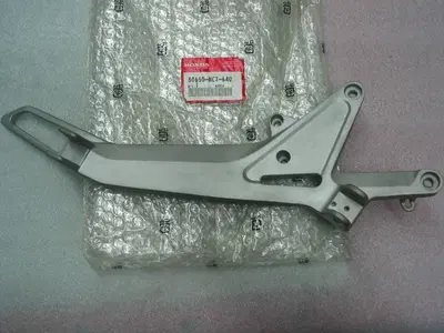 STAFFA PEDANA DX.HORNET 600 Honda