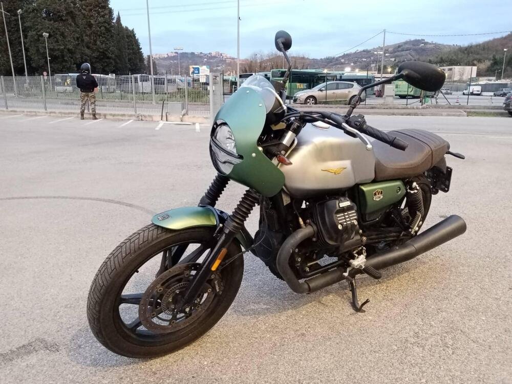 Moto Guzzi V7 Stone Centenario (2021 - 22) (3)