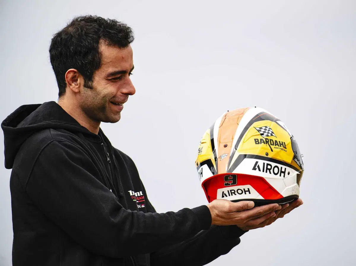 Uno sguardo in anteprima al casco AIROH GP 800 FIM RACING #1. Lo utilizzano Petrucci, Alonso e Locatelli [GALLERY] (11)