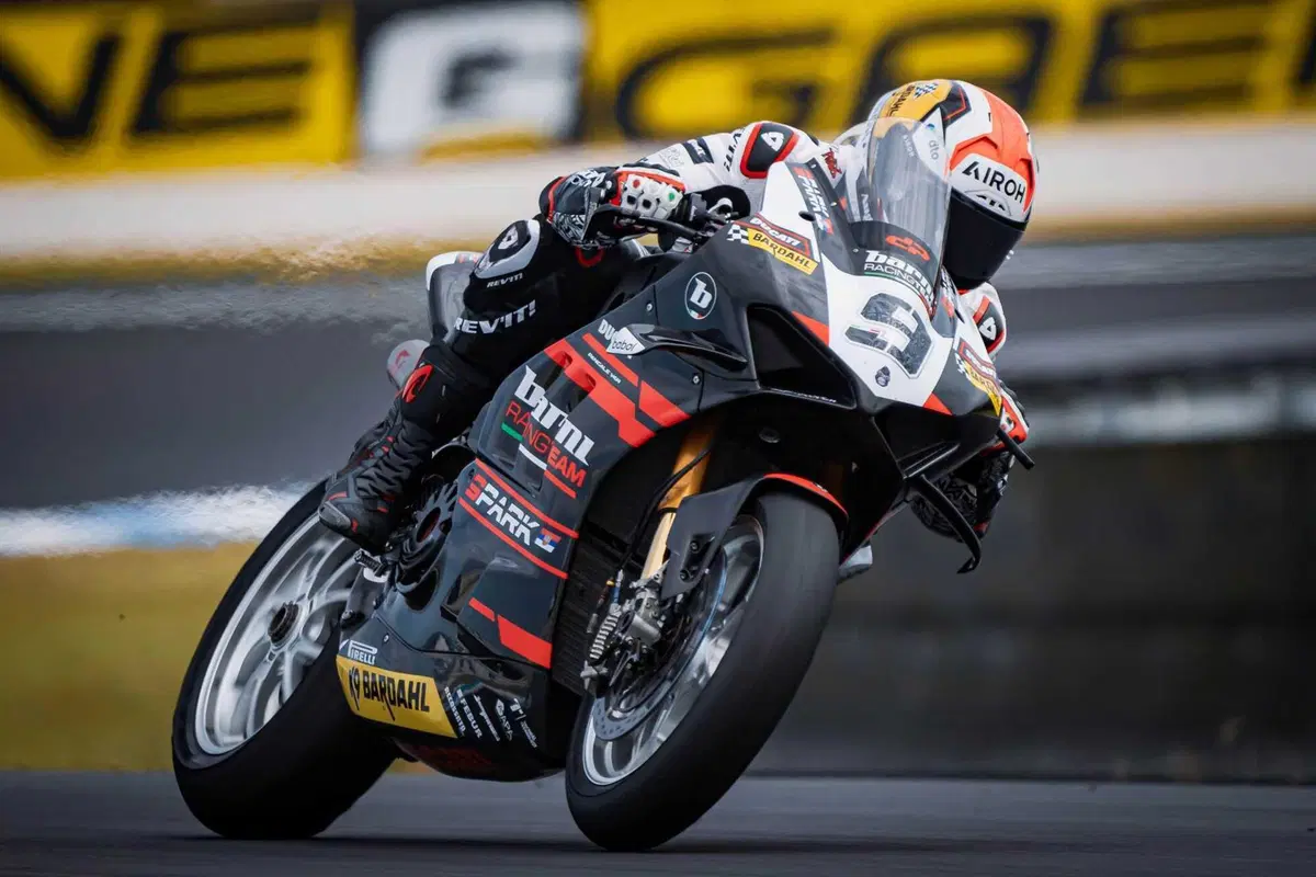 Uno sguardo in anteprima al casco AIROH GP 800 FIM RACING #1. Lo utilizzano Petrucci, Alonso e Locatelli [GALLERY] (12)