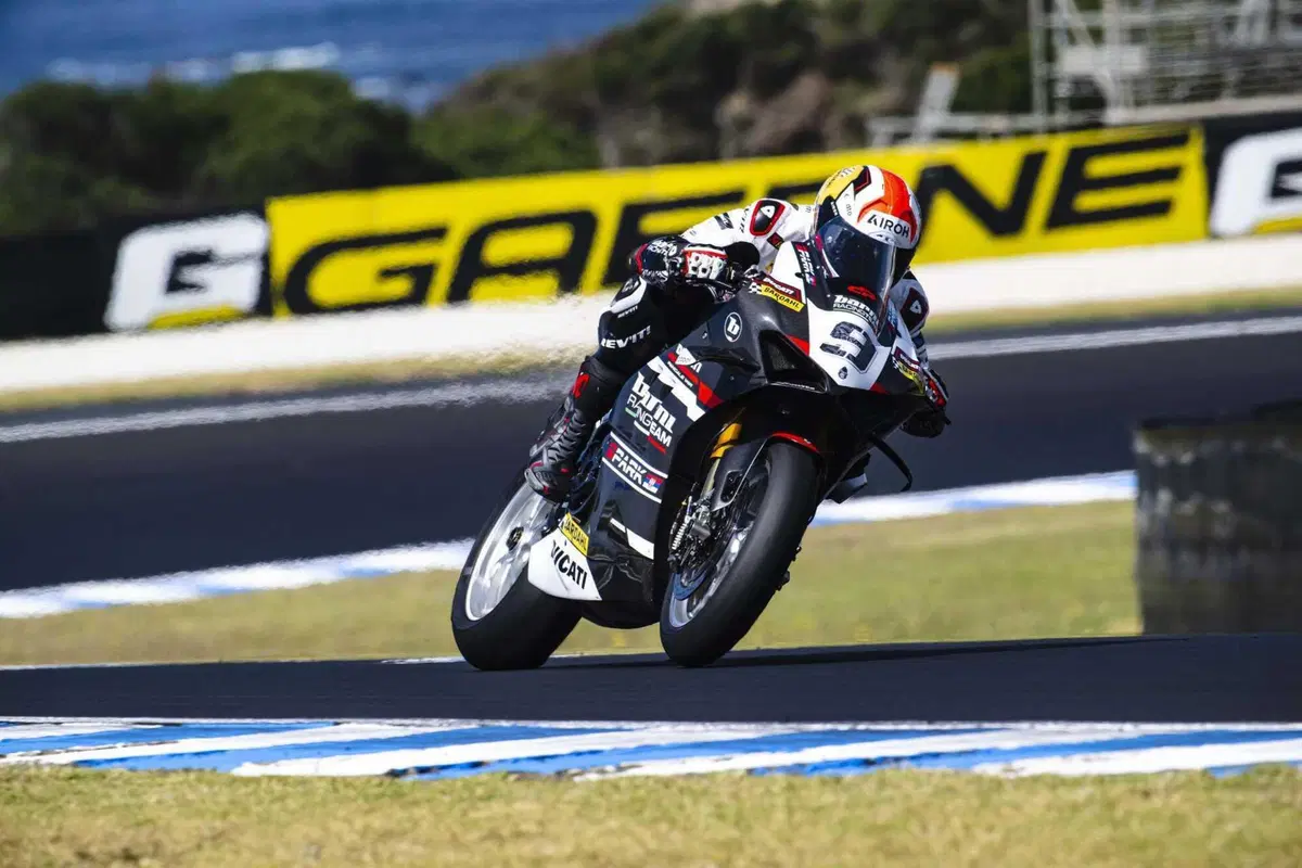 Uno sguardo in anteprima al casco AIROH GP 800 FIM RACING #1. Lo utilizzano Petrucci, Alonso e Locatelli [GALLERY] (13)