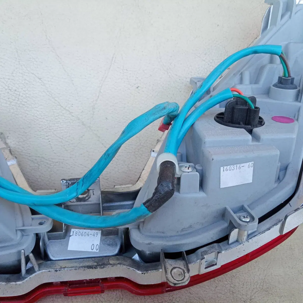 Fanale posteriore Kymco Downtown 125 (2)