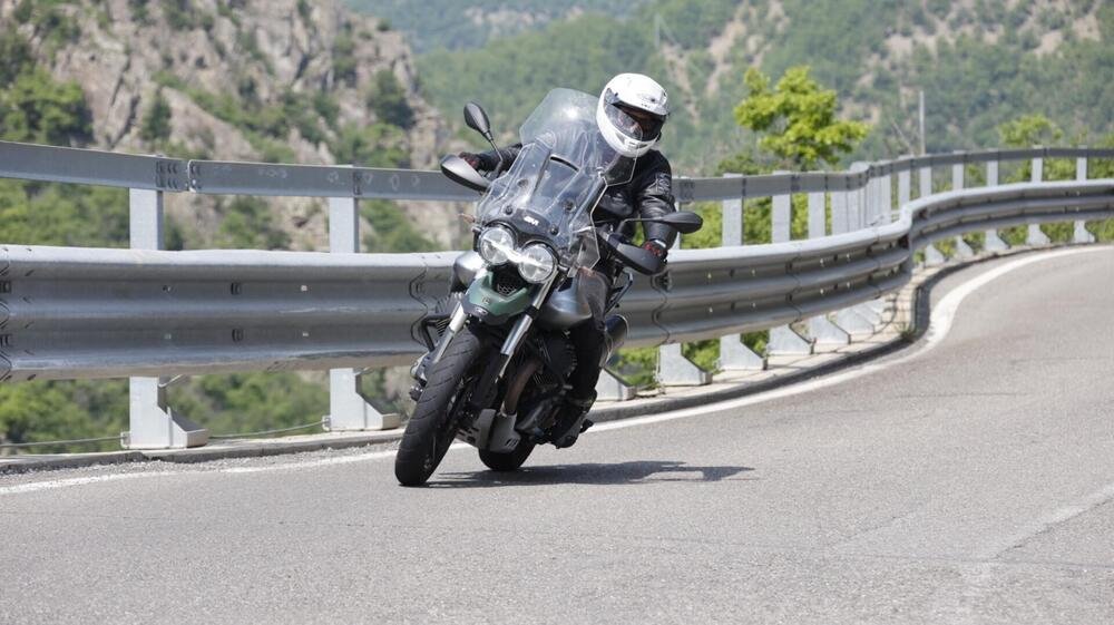 Moto Guzzi V85 TT Centenario (2021 - 22)