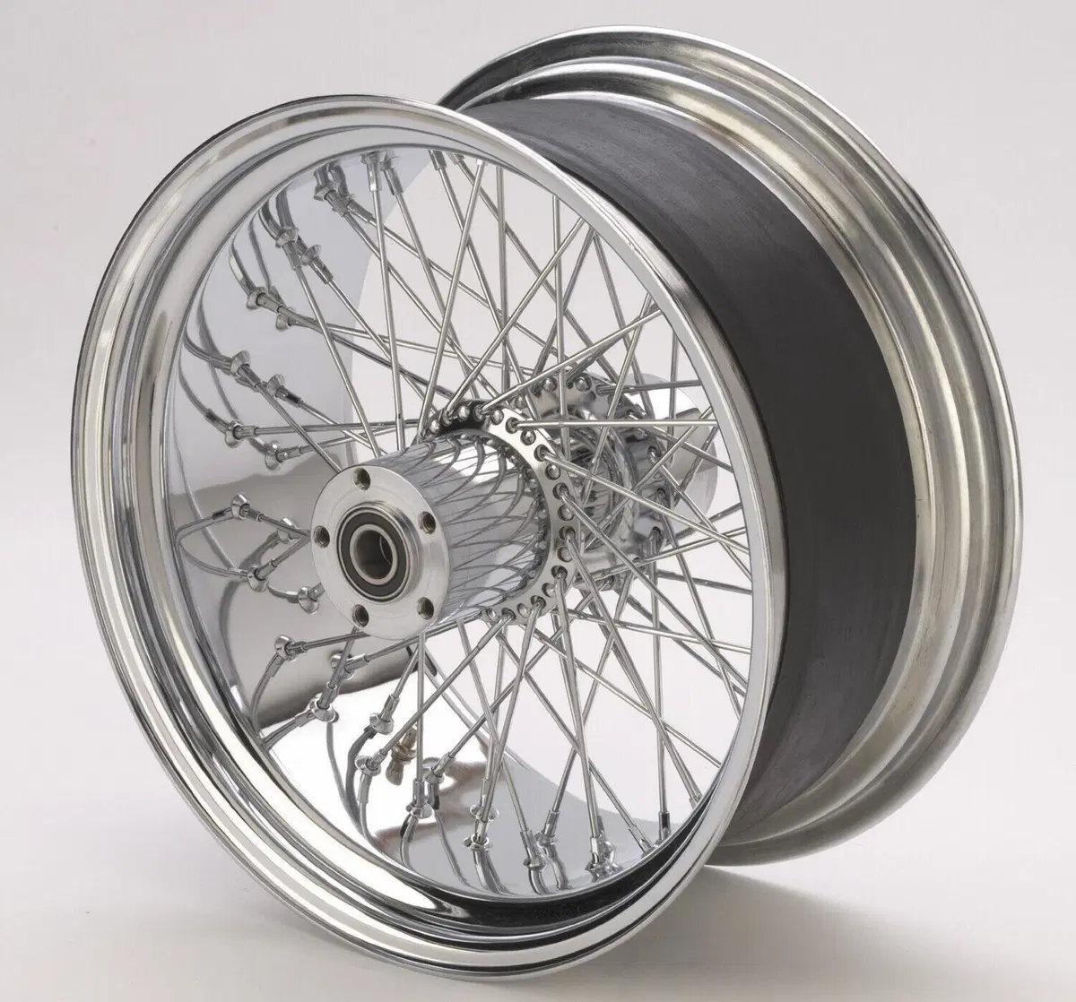 Ruota posteriore 18 x 8,5 - 60 raggi cromata perno 