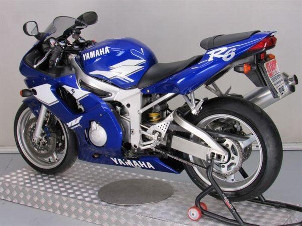 Yamaha YZF R6 (1999 - 00) (5)
