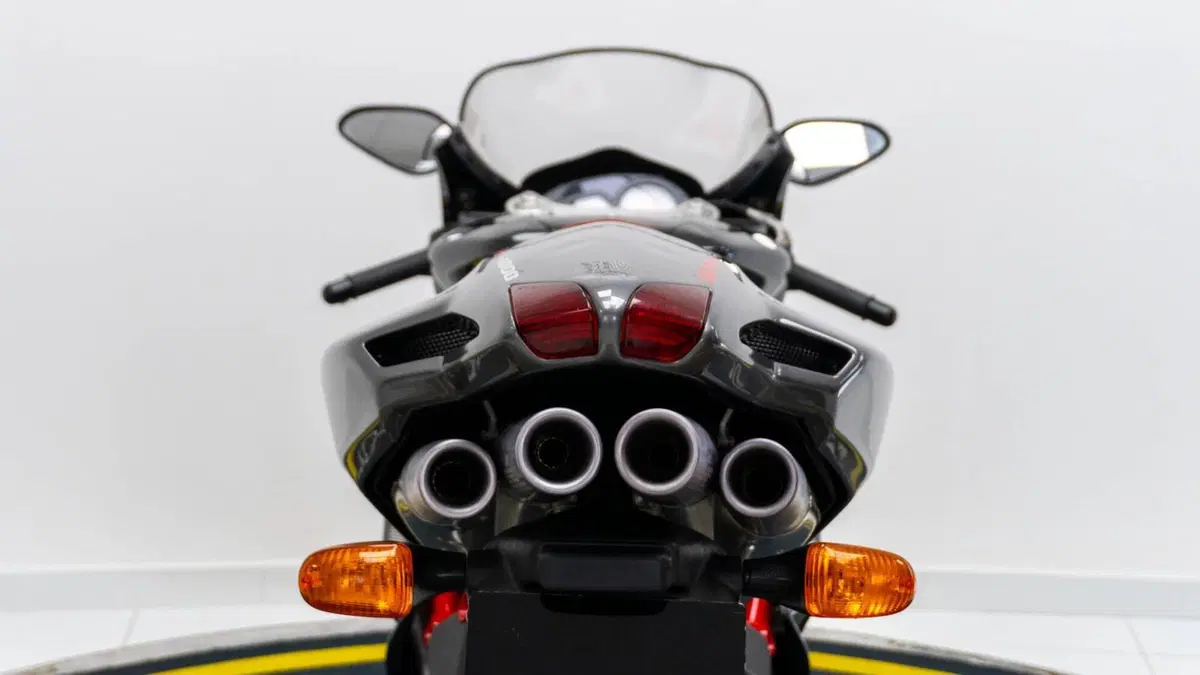 MV Agusta F4 1000 Senna (2006 - 07) (17)