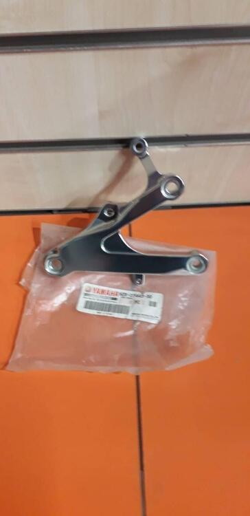 -Supporto pedana ant Dx Yamaha R6 5EB274430000