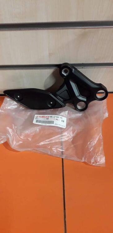 Supporto pedana ant. Sx Yamaha 39P274420000