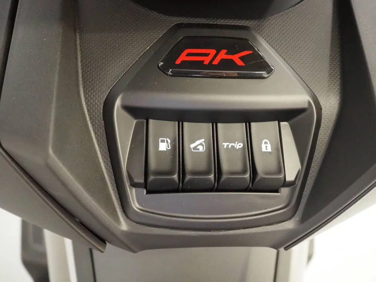 Kymco AK 550 Premium (2023 - 25) (4)