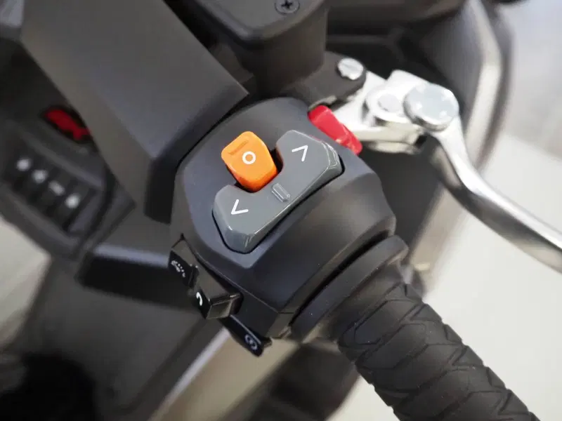 Kymco AK 550 Premium (2023 - 25) (6)