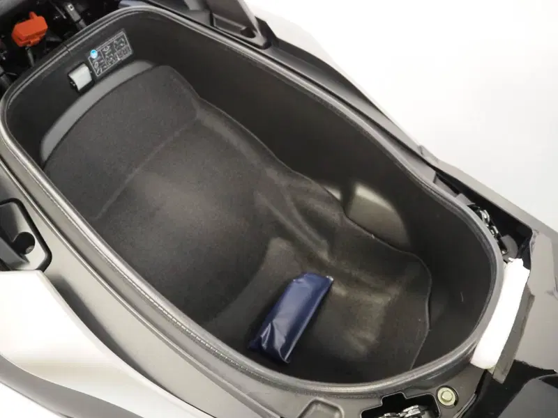 Kymco AK 550 Premium (2023 - 25) (9)