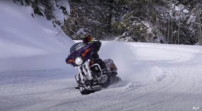 Sulla neve con una Harley-Davidson Street Glide? Si pu&ograve; fare! [VIDEO]