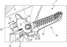 Bmw: depositata la richiesta di brevetto per la regolazione delle pedane, ecco come funziona