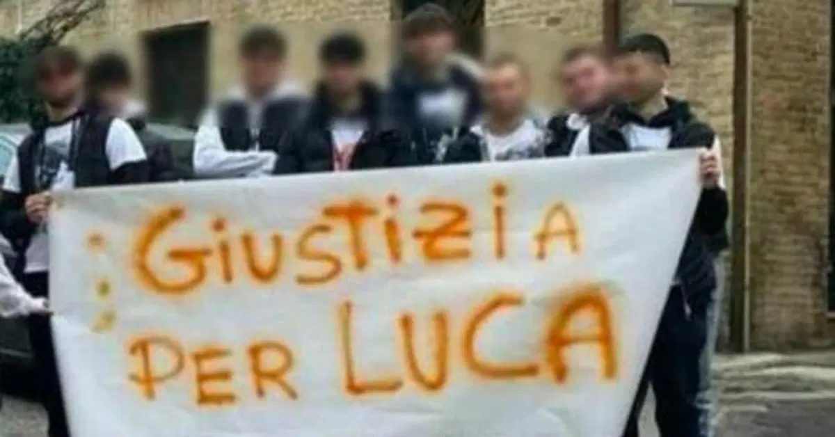 A 18 anni perde la vita in moto, la Procura chiede l'archiviazione del caso. Gli amici protestano in Tribunale