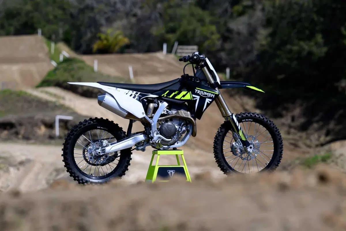Triumph TF 250-X TEST: come va la nuova moto da cross inglese. Pro e contro [VIDEO E GALLERY] (5)