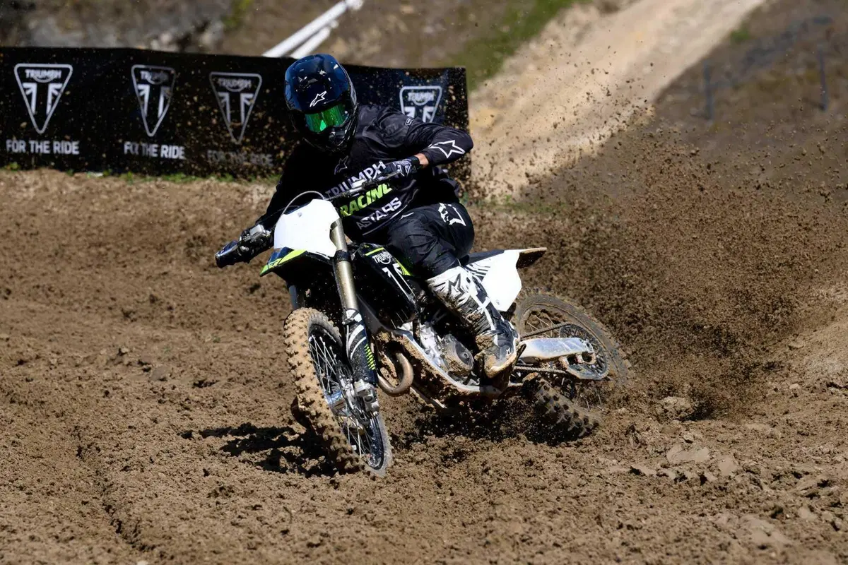Triumph TF 250-X TEST: come va la nuova moto da cross inglese. Pro e contro [VIDEO E GALLERY] (11)