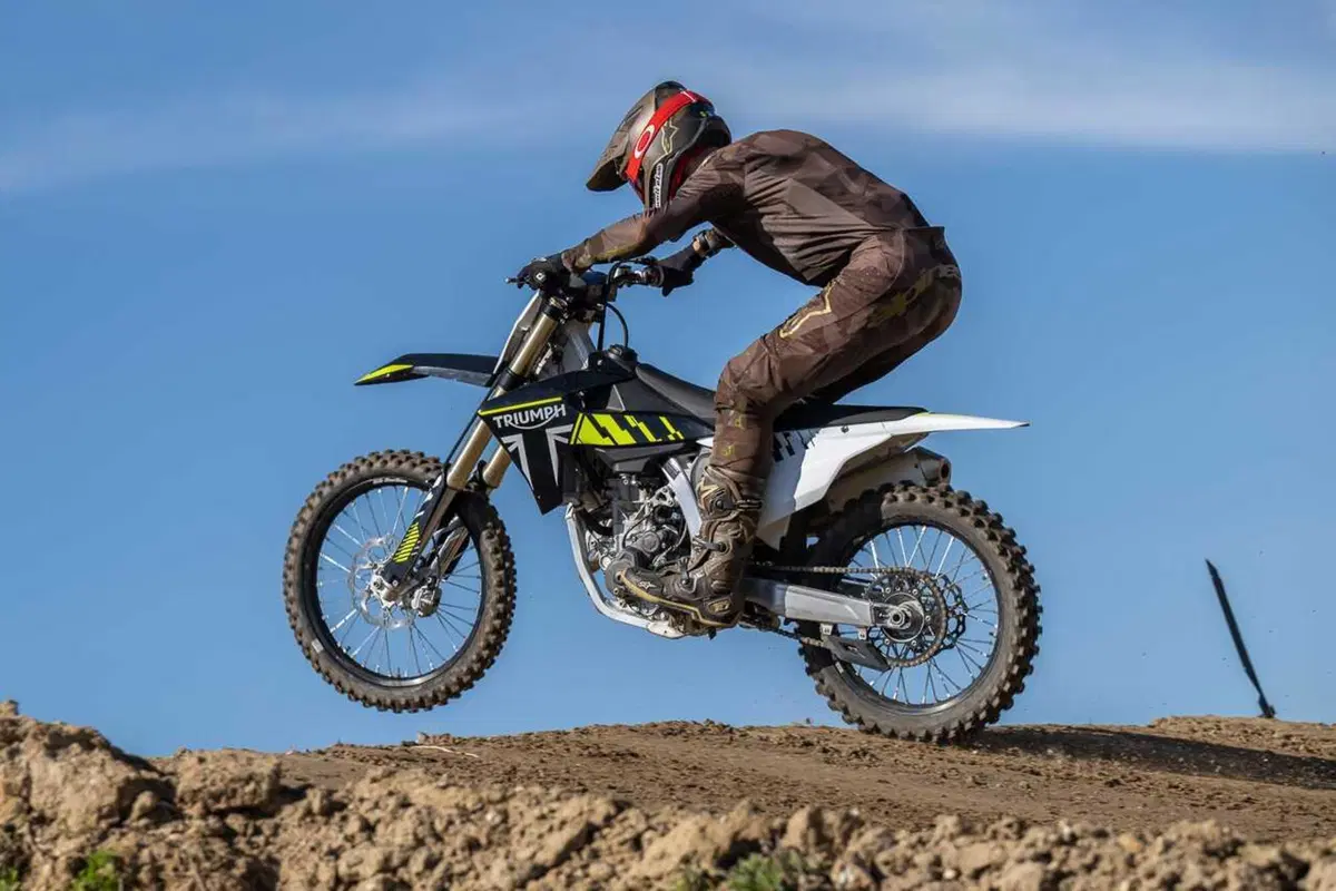 Triumph TF 250-X TEST: come va la nuova moto da cross inglese. Pro e contro [VIDEO E GALLERY] (3)
