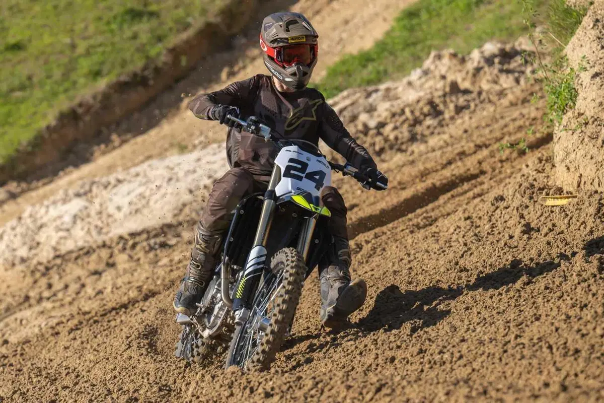 Triumph TF 250-X TEST: come va la nuova moto da cross inglese. Pro e contro [VIDEO E GALLERY] (4)