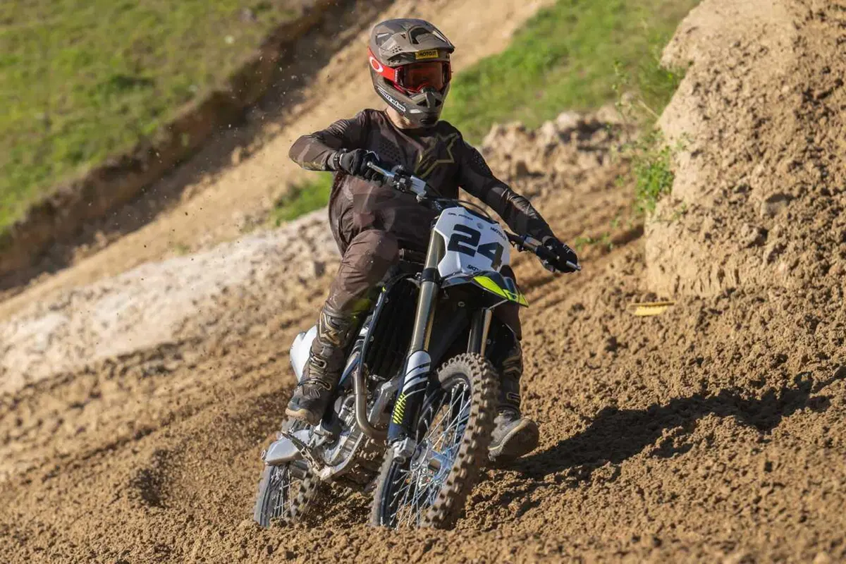 Triumph TF 250-X TEST: come va la nuova moto da cross inglese. Pro e contro [VIDEO E GALLERY] (5)