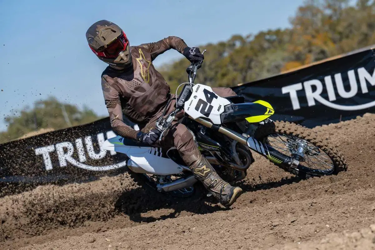 Triumph TF 250-X TEST: come va la nuova moto da cross inglese. Pro e contro [VIDEO E GALLERY] (7)