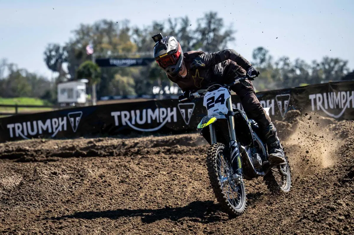Triumph TF 250-X TEST: come va la nuova moto da cross inglese. Pro e contro [VIDEO E GALLERY] (10)