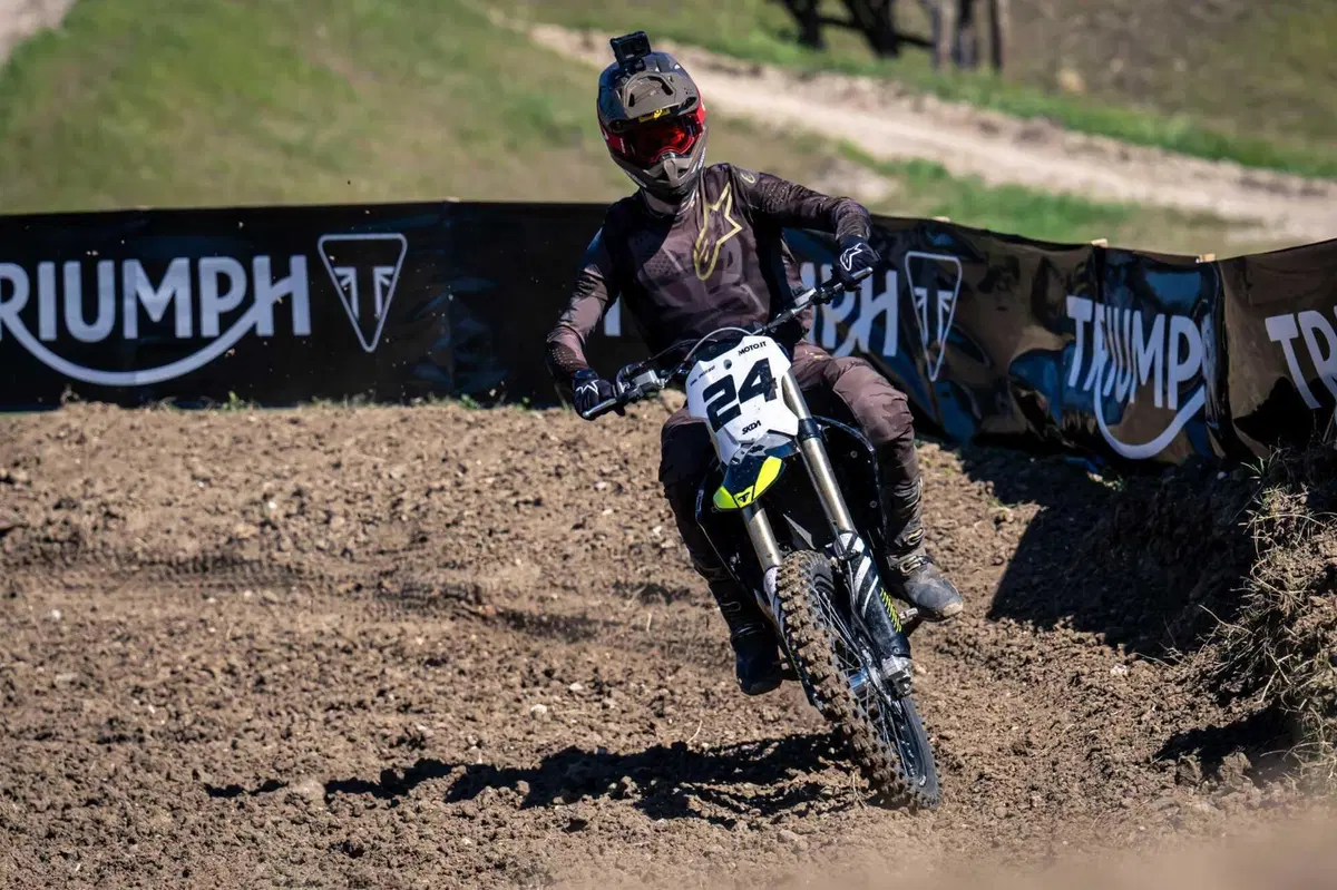 Triumph TF 250-X TEST: come va la nuova moto da cross inglese. Pro e contro [VIDEO E GALLERY] (11)