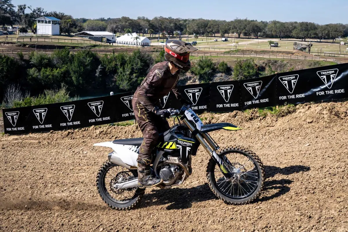 Triumph TF 250-X TEST: come va la nuova moto da cross inglese. Pro e contro [VIDEO E GALLERY] (12)