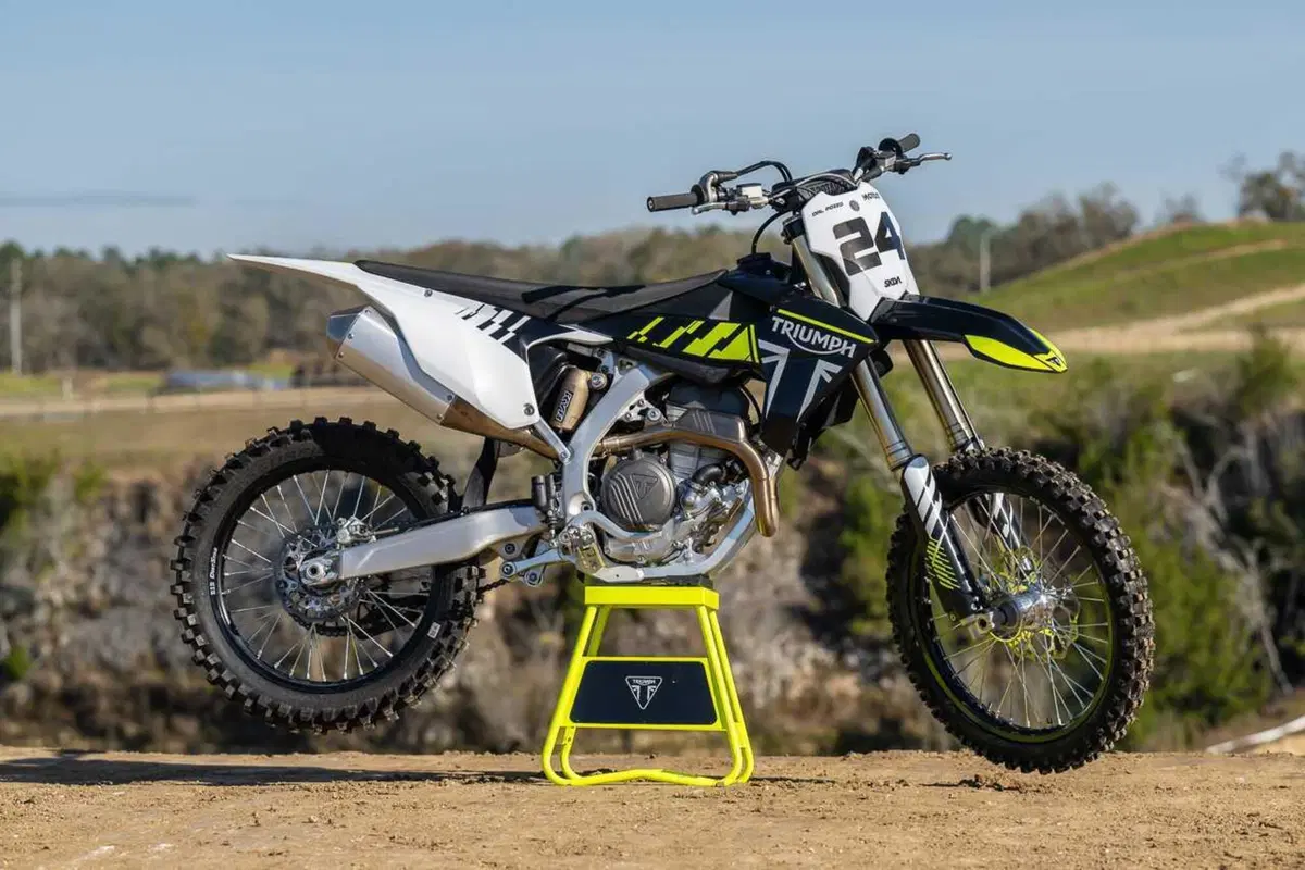 Triumph TF 250-X TEST: come va la nuova moto da cross inglese. Pro e contro [VIDEO E GALLERY] (18)
