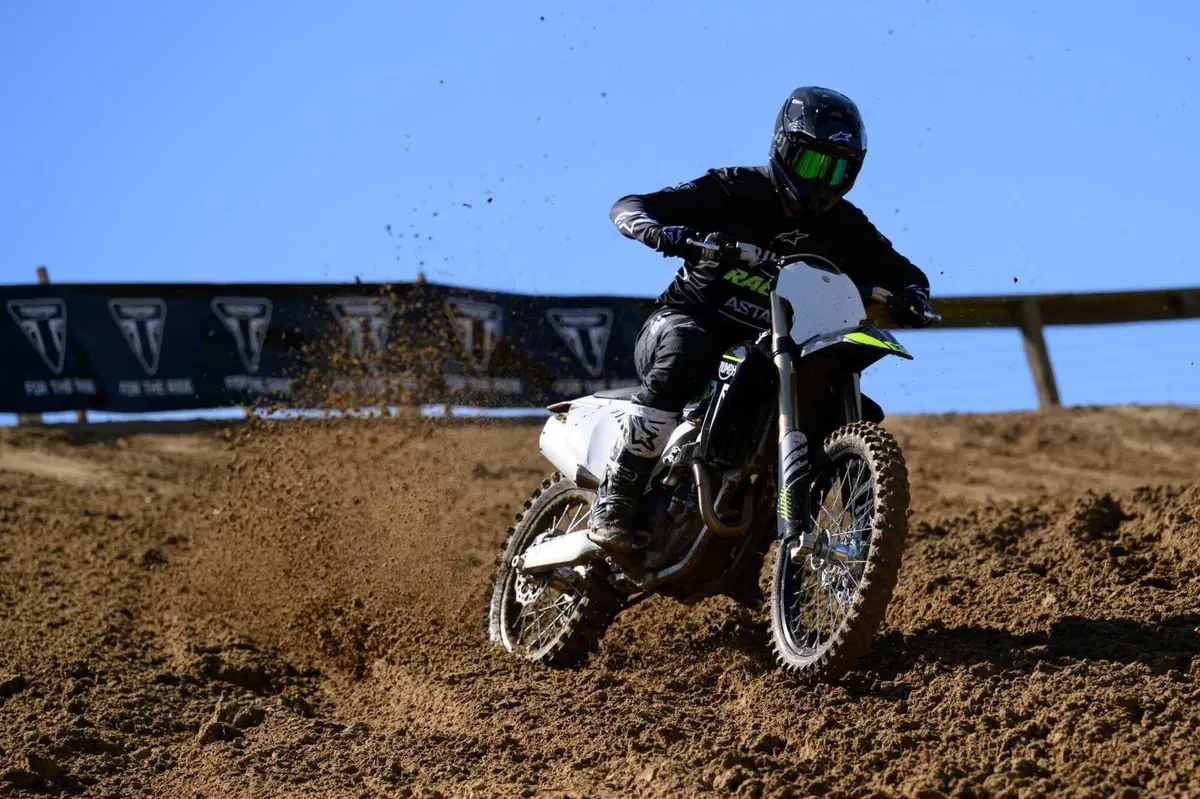 Triumph TF 250-X TEST: come va la nuova moto da cross inglese. Pro e contro [VIDEO E GALLERY] (25)
