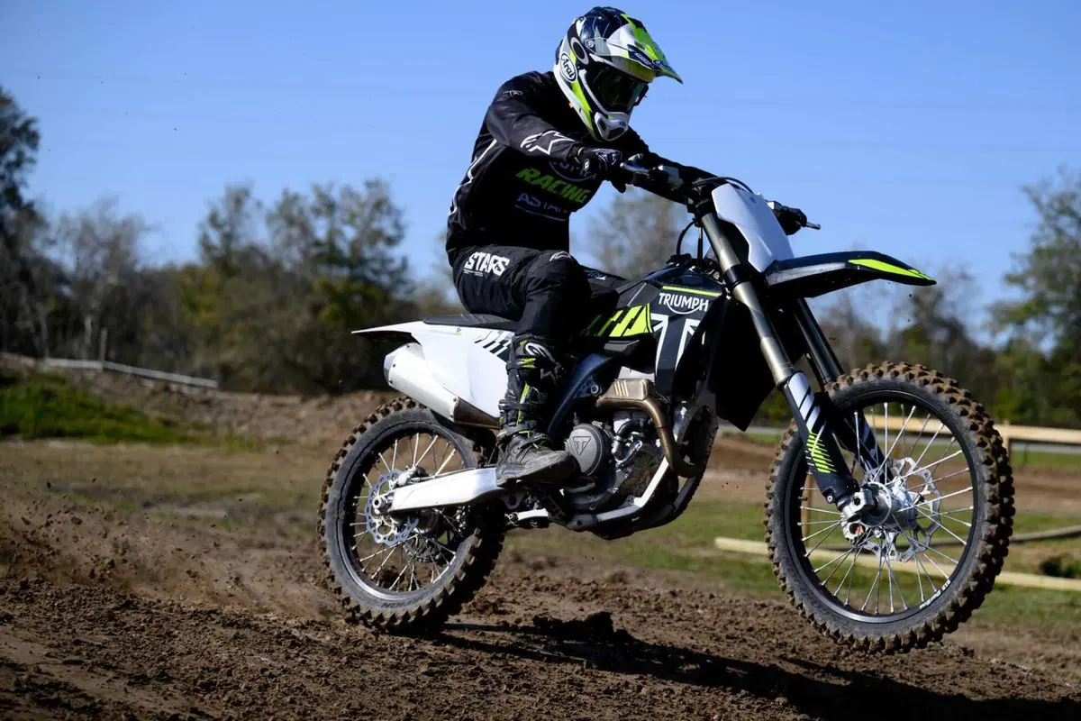 Triumph TF 250-X TEST: come va la nuova moto da cross inglese. Pro e contro [VIDEO E GALLERY] (39)