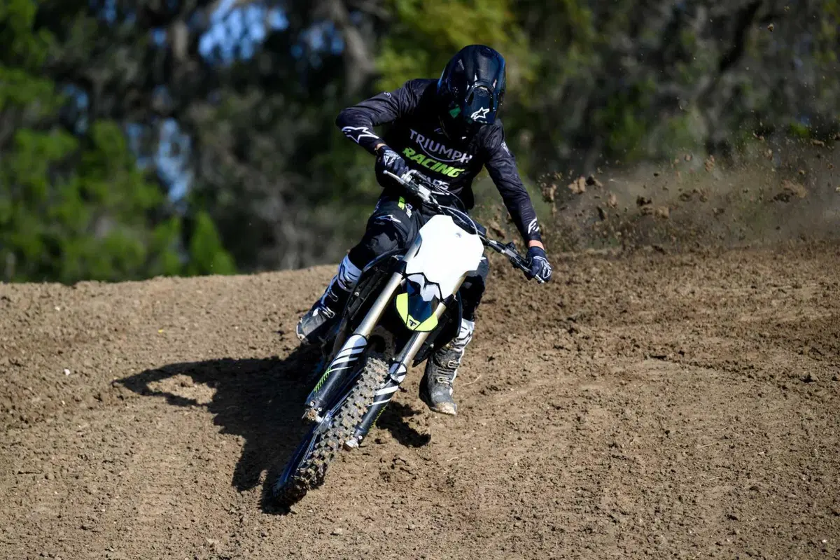 Triumph TF 250-X TEST: come va la nuova moto da cross inglese. Pro e contro [VIDEO E GALLERY] (41)