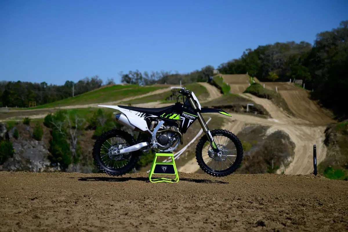 Triumph TF 250-X TEST: come va la nuova moto da cross inglese. Pro e contro [VIDEO E GALLERY] (48)