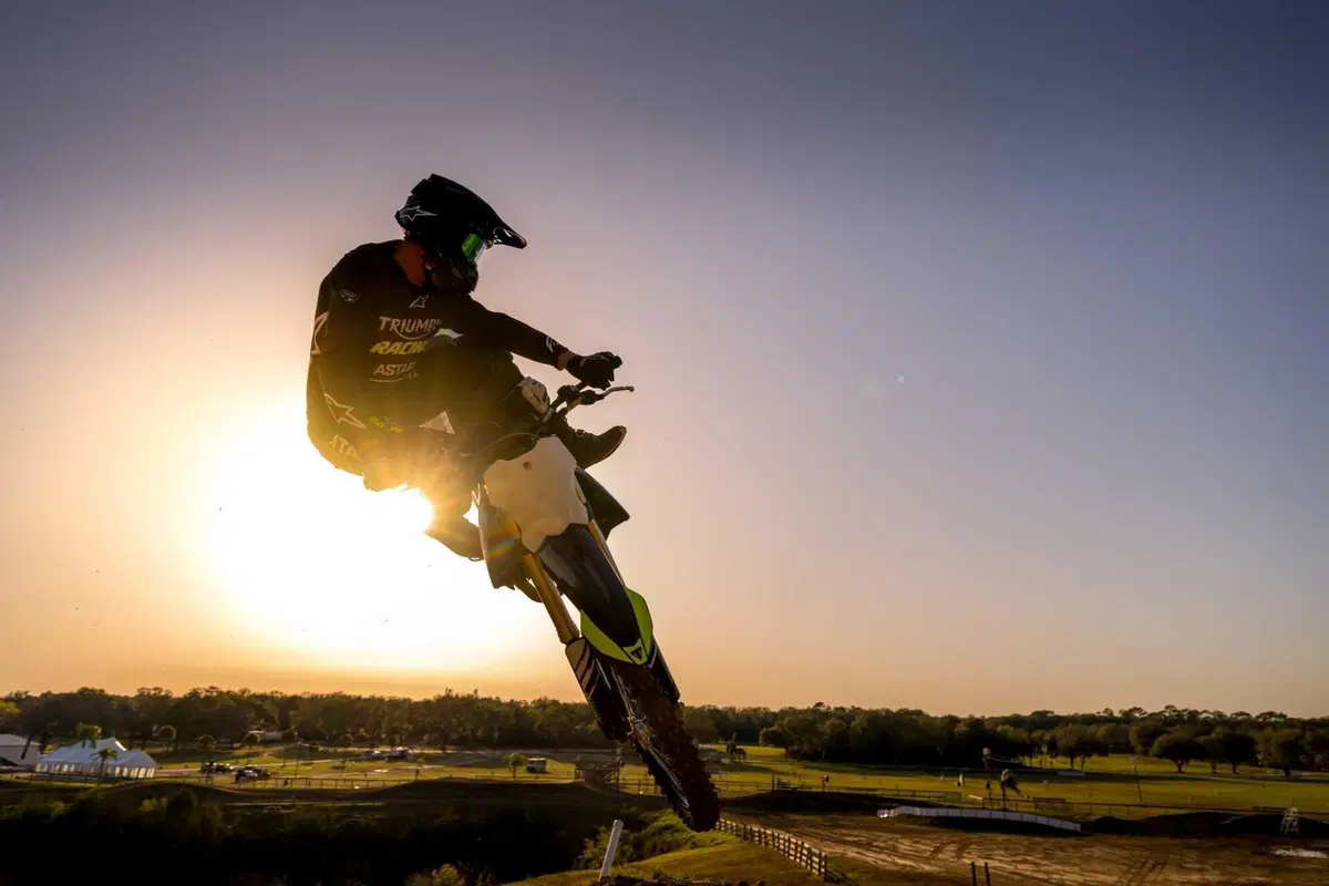 Triumph TF 250-X TEST: come va la nuova moto da cross inglese. Pro e contro [VIDEO E GALLERY] (50)