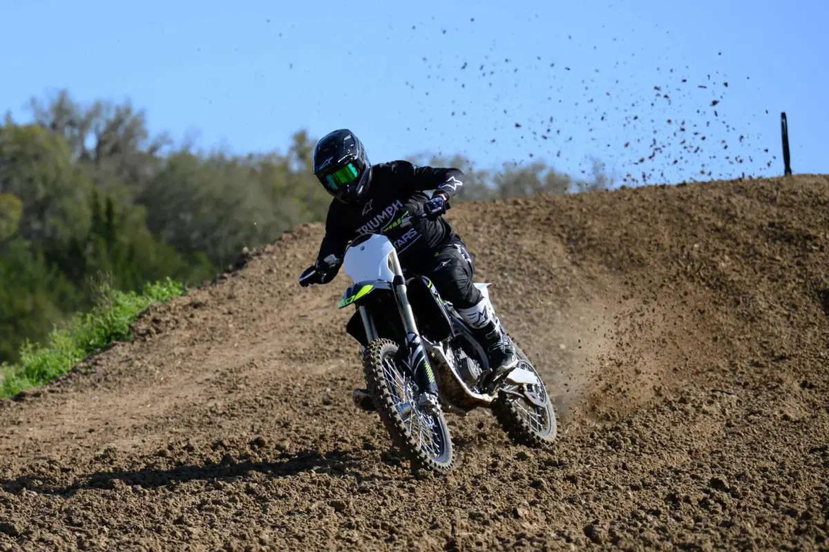 Triumph TF 250-X TEST: come va la nuova moto da cross inglese. Pro e contro [VIDEO E GALLERY] (56)
