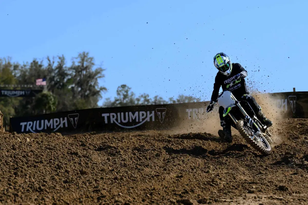 Triumph TF 250-X TEST: come va la nuova moto da cross inglese. Pro e contro [VIDEO E GALLERY] (57)