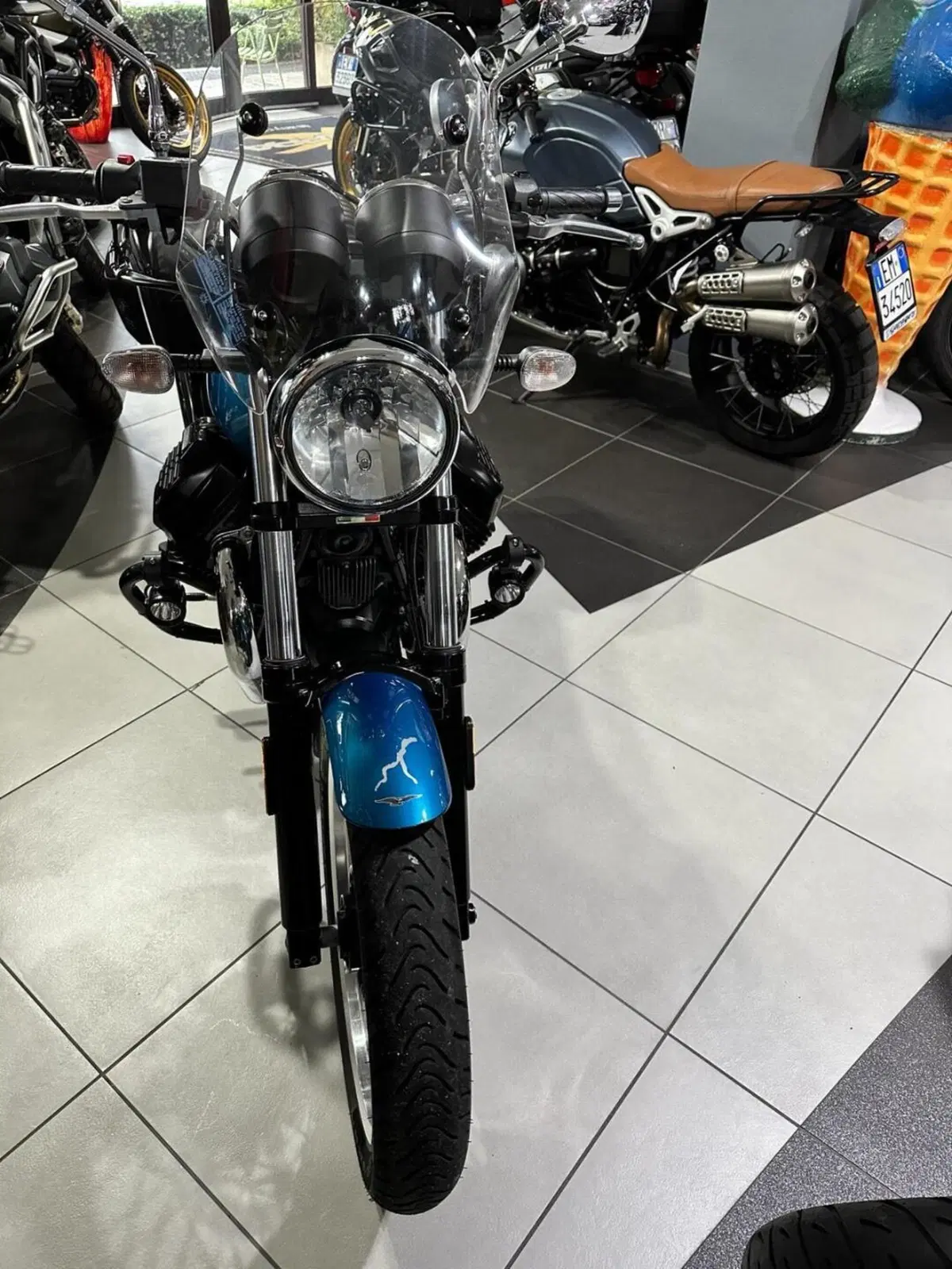 Moto Guzzi V7 III Special (2017 - 20) (4)