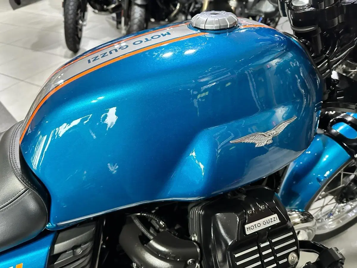 Moto Guzzi V7 III Special (2017 - 20) (6)
