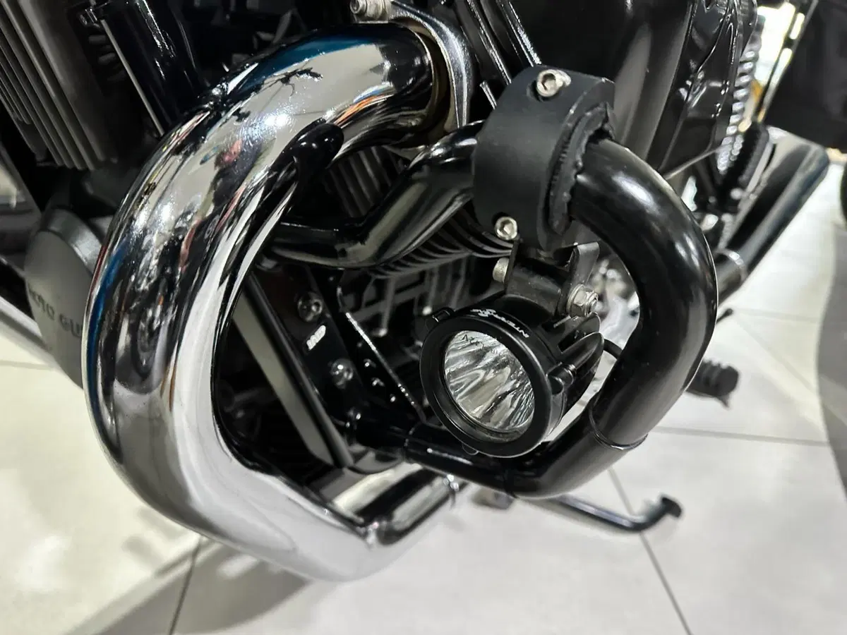 Moto Guzzi V7 III Special (2017 - 20) (11)