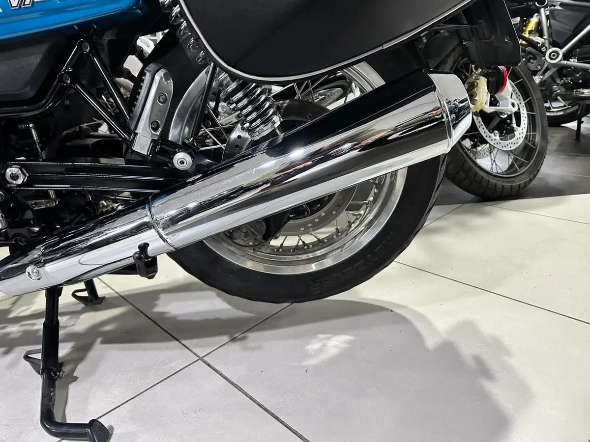 Moto Guzzi V7 III Special (2017 - 20) (12)