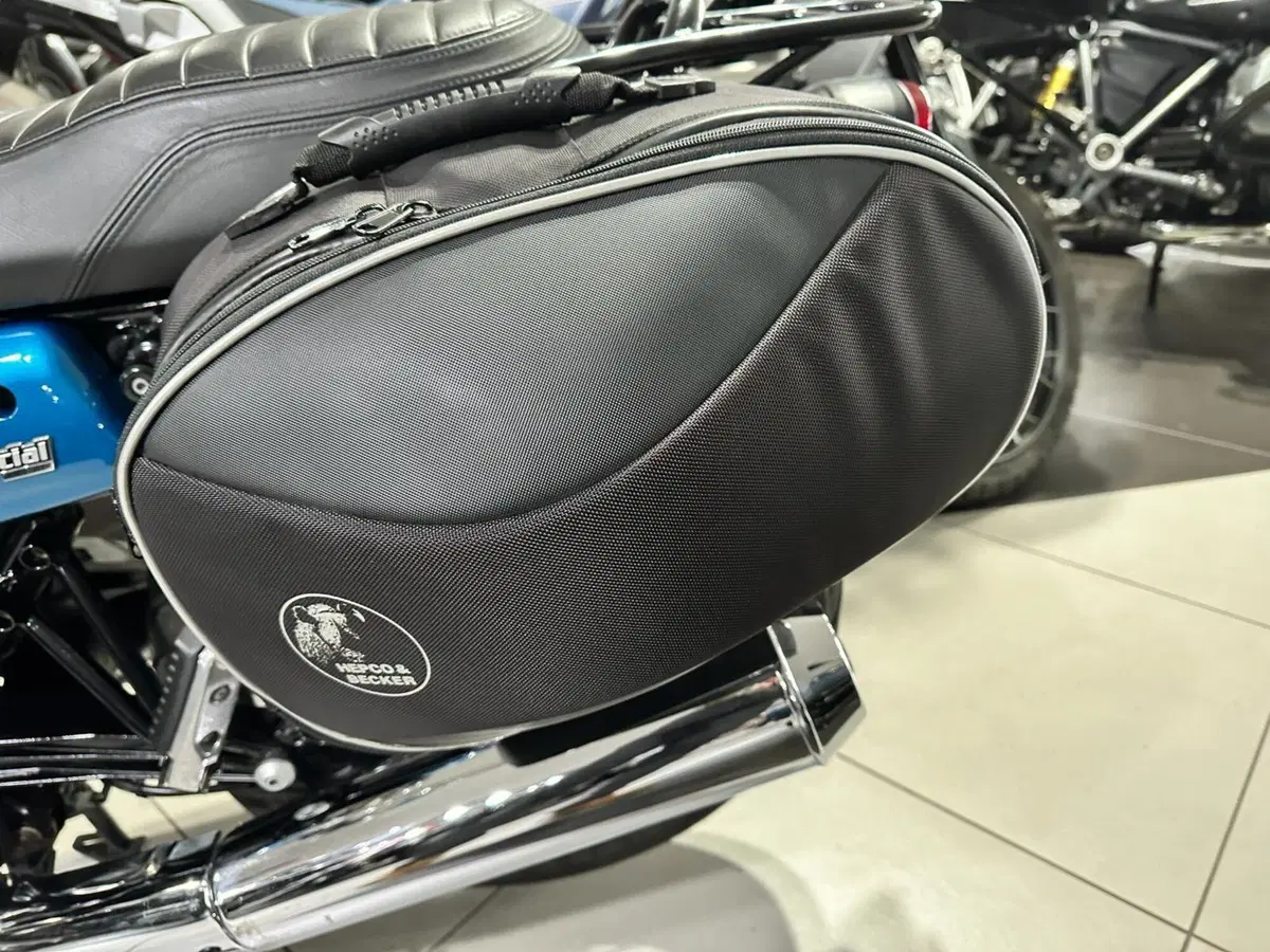 Moto Guzzi V7 III Special (2017 - 20) (16)