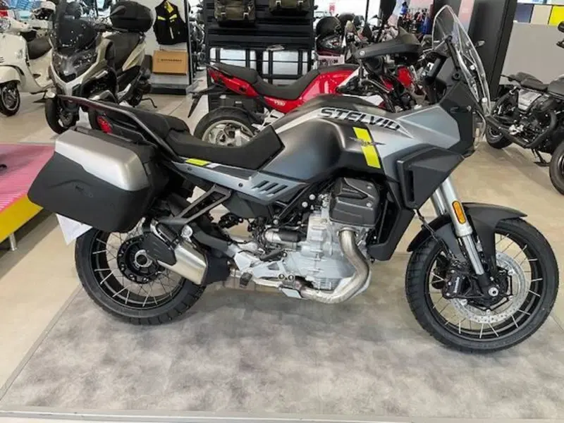 Moto Guzzi Stelvio (2024 - 26) (2)
