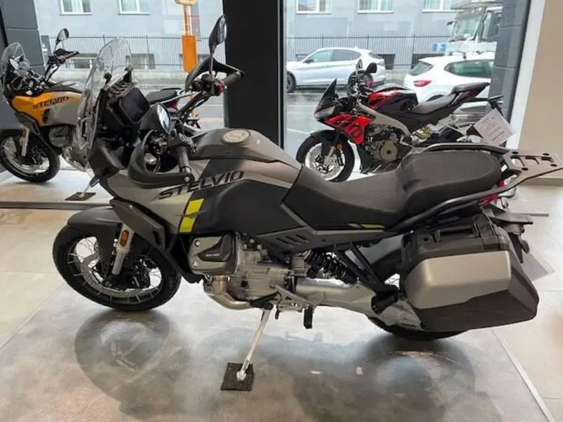 Moto Guzzi Stelvio (2024 - 26) (3)