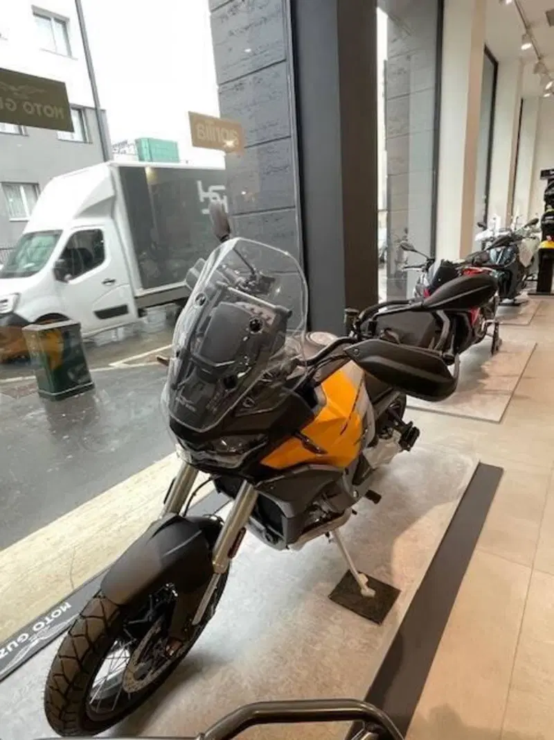 Moto Guzzi Stelvio (2024 - 26) (5)