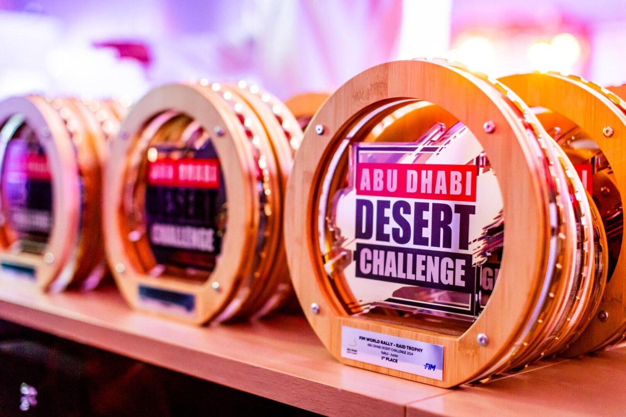Abu Dhabi Desert Challenge. Trionfo mondiale Hero in atmosfera Al Attiyah