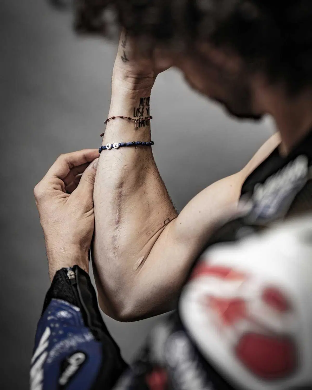MotoGP 2024. I corpi dei piloti sono pieni di cicatrici: guardate qua! [GALLERY] (22)