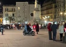 Napoli: scooter in Piazza Dante, le denunce dei residenti