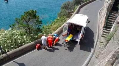Tragedia sulla strada della Costiera Amalfitana: frontale tra moto e scooter non lascia scampo a un 19enne