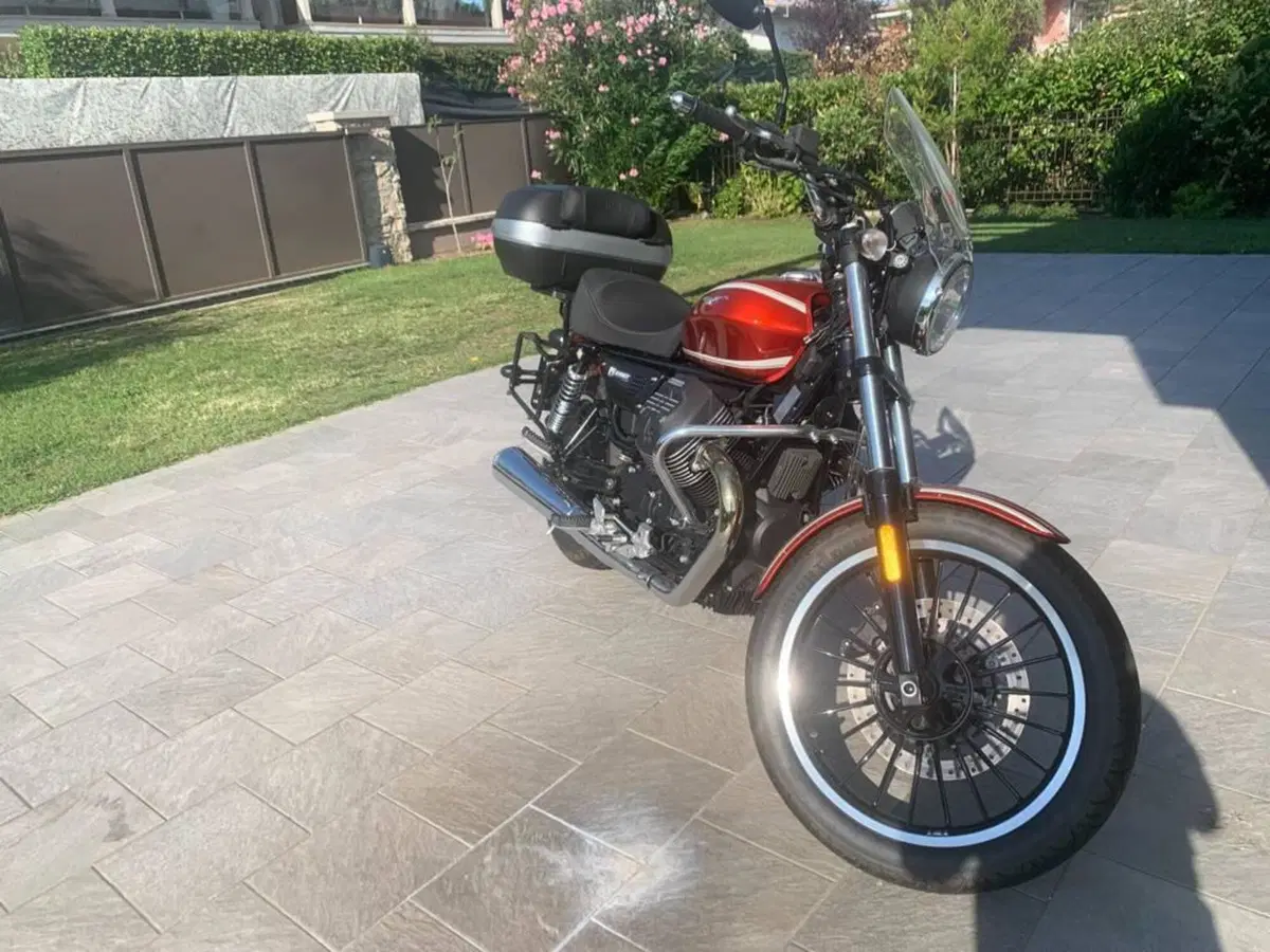 Moto Guzzi V9 Roamer (2016 - 18)